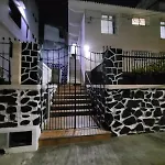 Casa Em Rua Tranquila A 200 Metros Do Agito Do Rio Vermelho E Da Praia