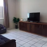 Casa Em Rua Tranquila A 200 Metros Do Agito Do Rio Vermelho E Da Praia