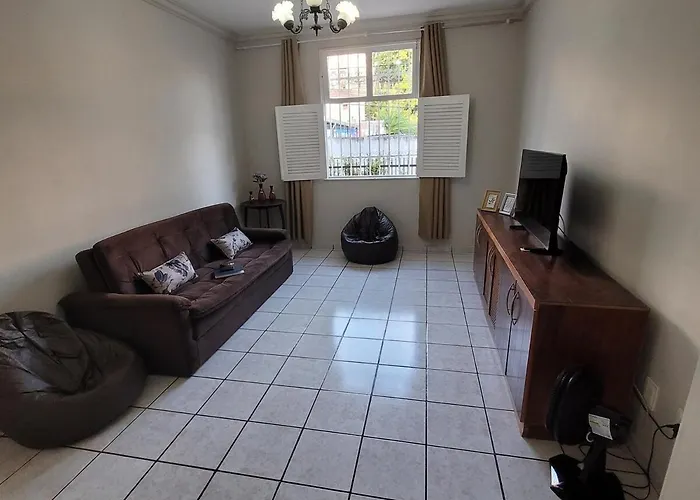 Casa Em Rua Tranquila A 200 Metros Do Agito Do Rio Vermelho E Da Praia