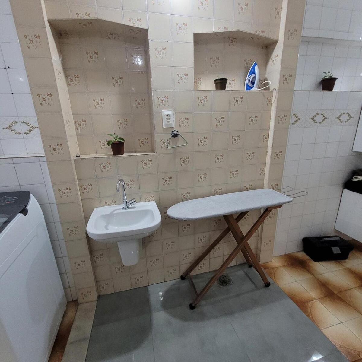 Casa Em Rua Tranquila A 200 Metros Do Agito Do Rio Vermelho E Da * Salvador