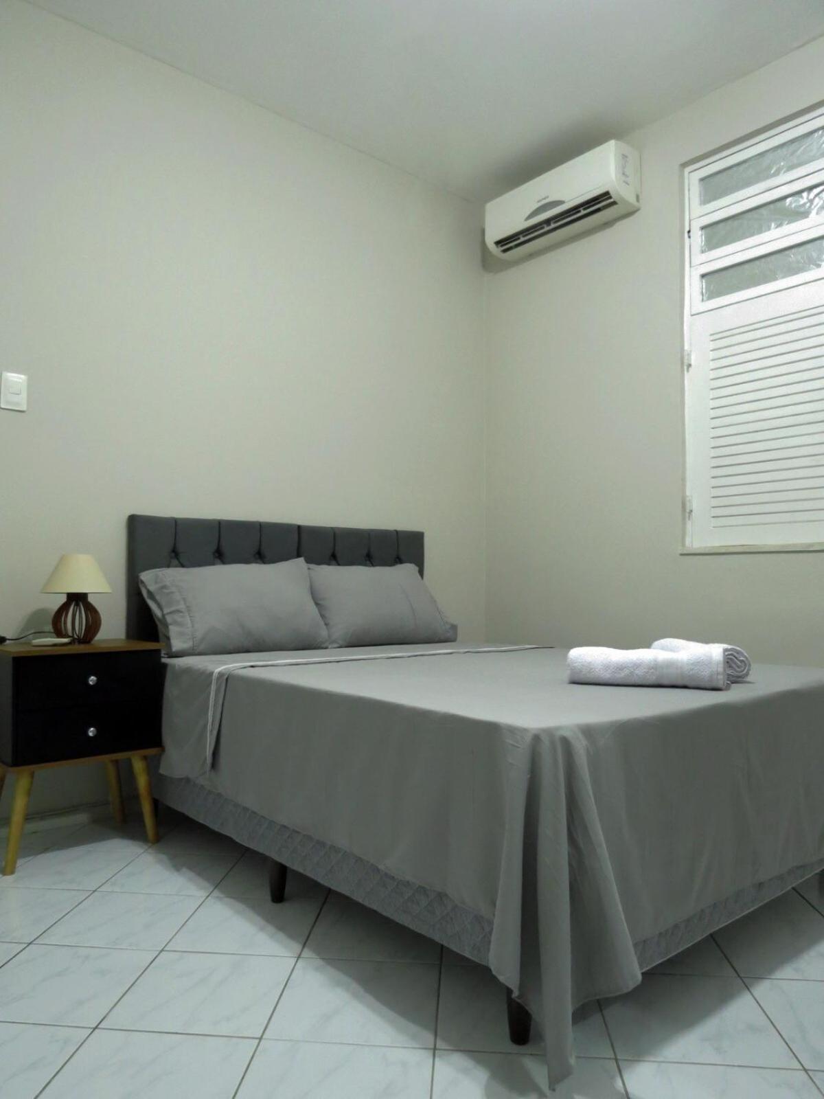 Casa Em Rua Tranquila A 200 Metros Do Agito Do Rio Vermelho E Da *