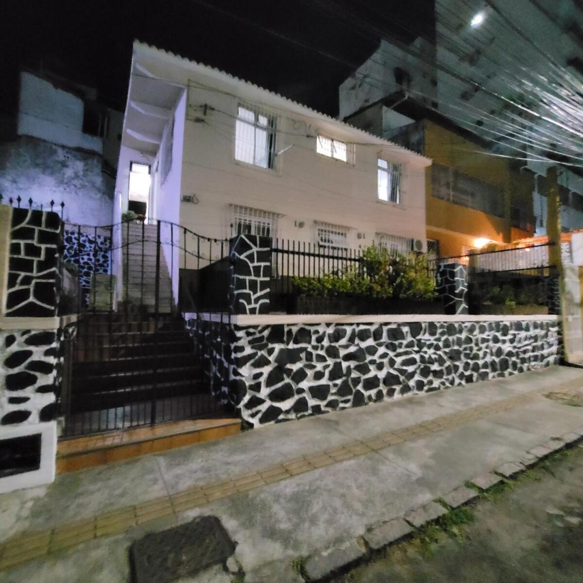 Casa de férias Casa Em Rua Tranquila A 200 Metros Do Agito Do Rio Vermelho E Da *