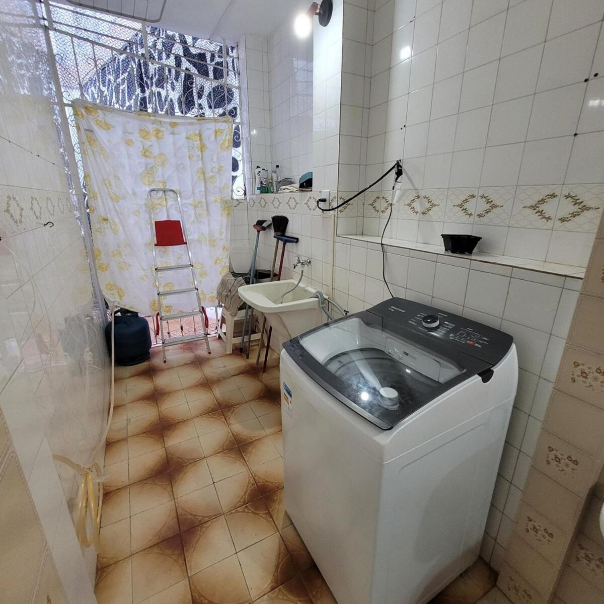 Casa Em Rua Tranquila A 200 Metros Do Agito Do Rio Vermelho E Da *